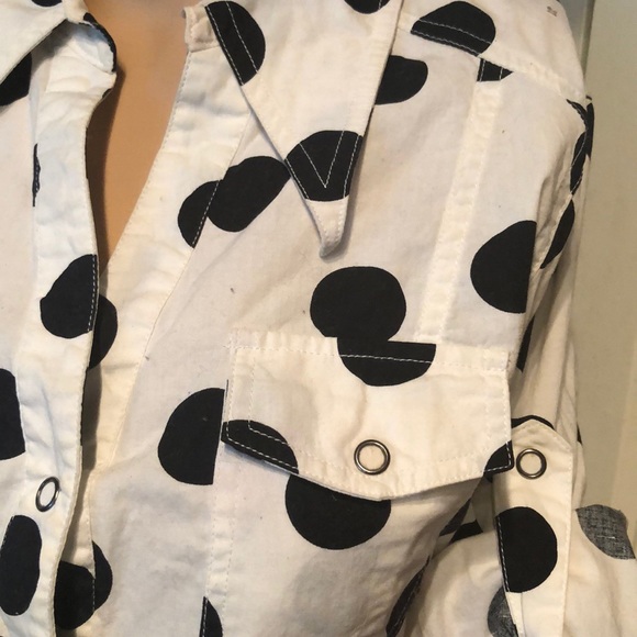 2 BOGO tops with faux leather belt - Picture 8 of 10